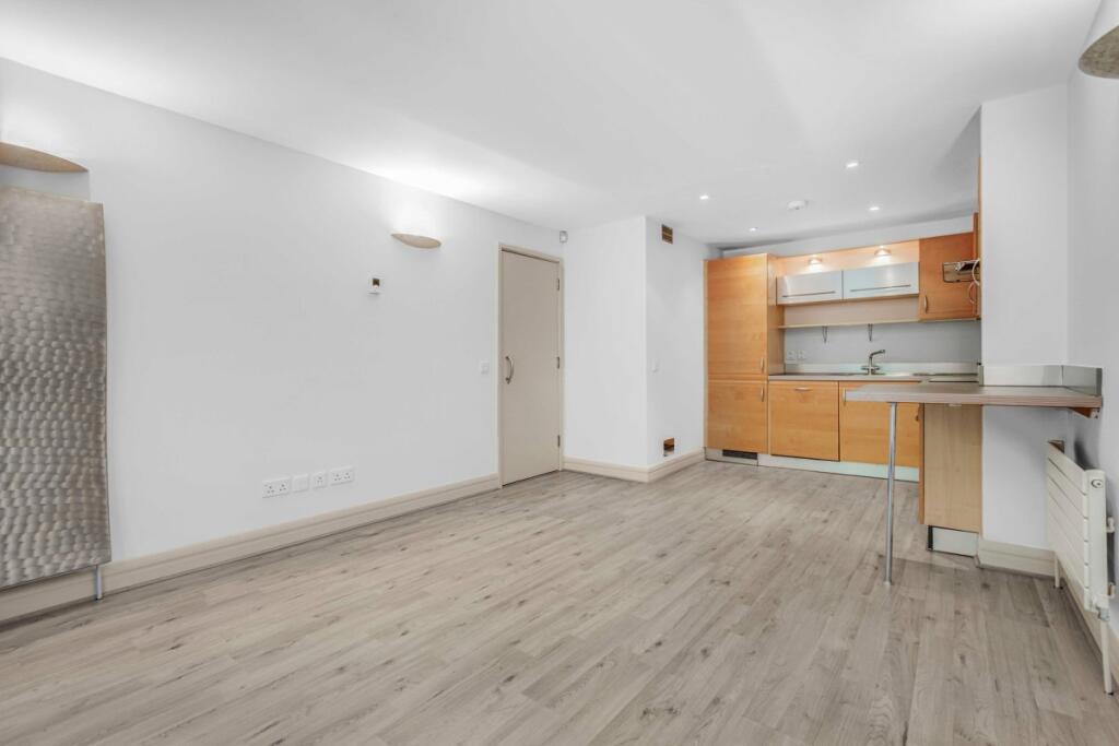 1 bed 1st Floor Flat for rent in London. From Kinleigh Folkard & Hayward - Sales - Fulham and Chelsea
