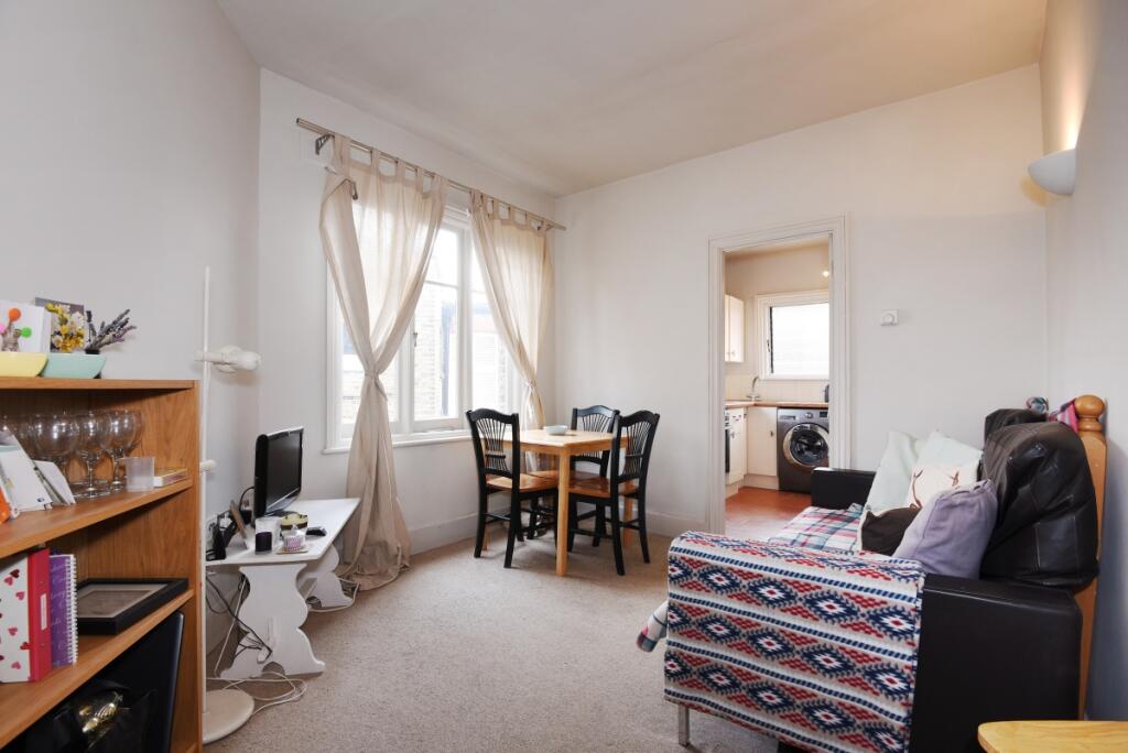 2 bed 1st Floor Flat for rent in London. From Kinleigh Folkard & Hayward - Sales - Fulham and Chelsea