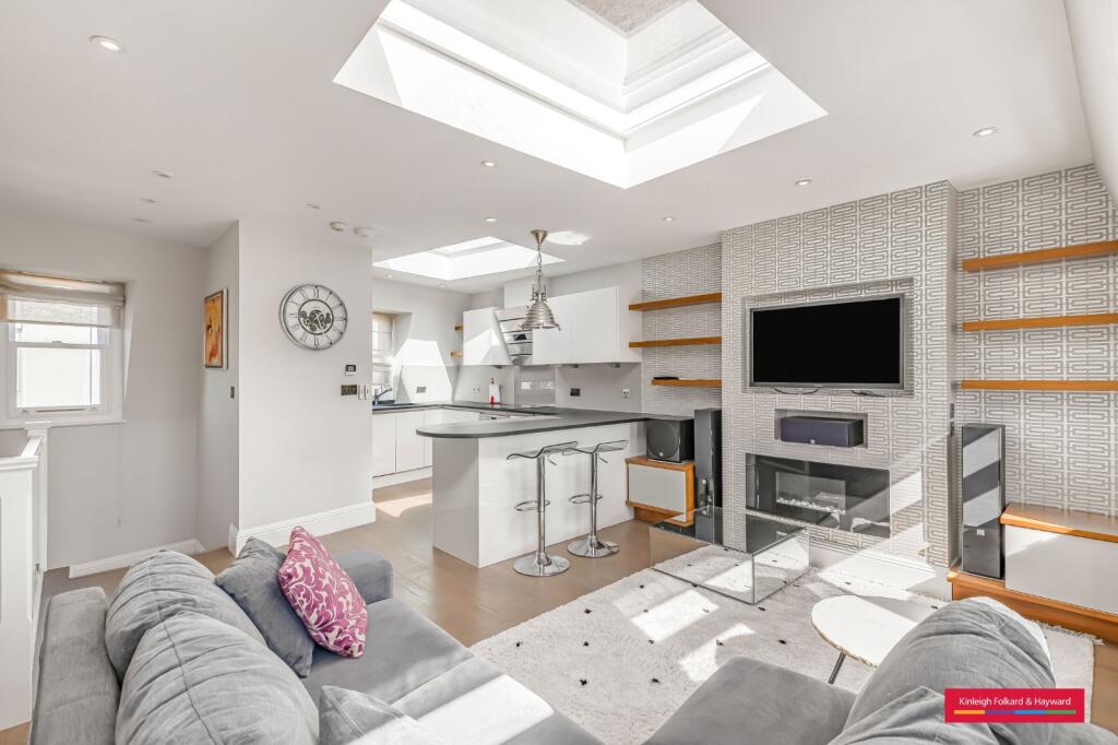 2 bed 1st Floor Flat for rent in Fulham. From Kinleigh Folkard & Hayward - Sales - Fulham and Chelsea