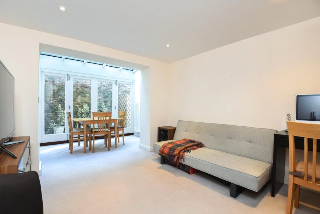 1 bed 1st Floor Flat for rent in Fulham. From Kinleigh Folkard & Hayward - Sales - Fulham and Chelsea