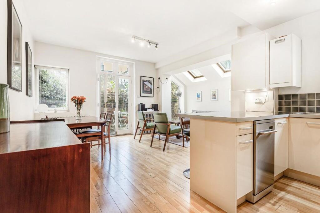 2 bed Annexe for rent in London. From Kinleigh Folkard & Hayward - Sales - Fulham and Chelsea
