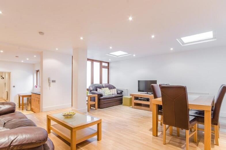 2 bed 1st Floor Flat for rent in London. From Kinleigh Folkard & Hayward - Sales - Fulham and Chelsea