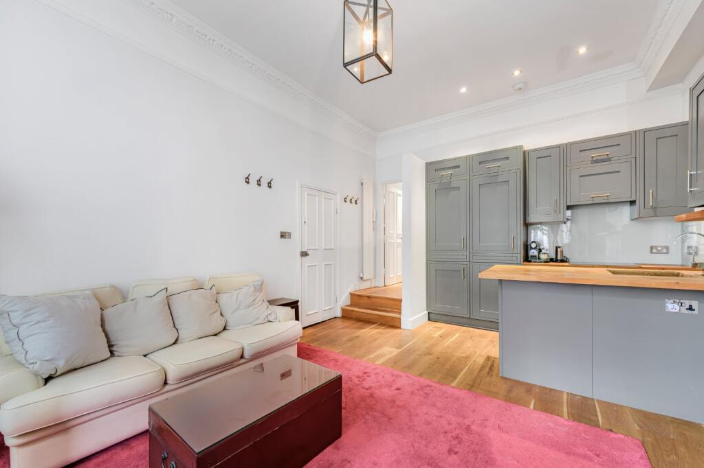 2 bed 1st Floor Flat for rent in Chelsea. From Kinleigh Folkard & Hayward - Sales - Fulham and Chelsea