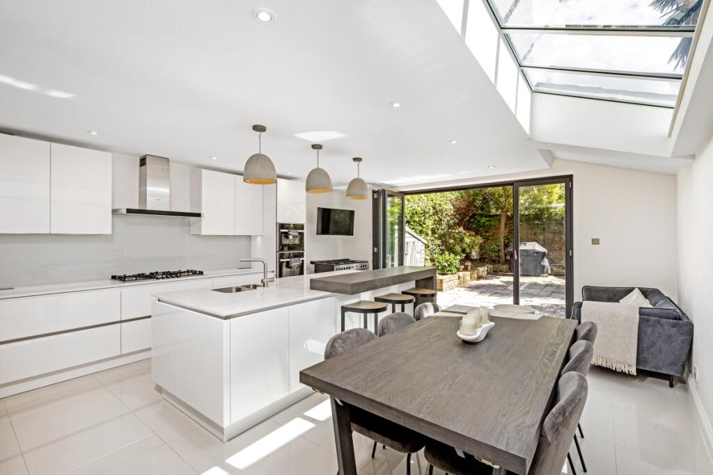 5 bed Semi Detached for rent in Fulham. From Kinleigh Folkard & Hayward - Sales - Fulham and Chelsea 5 bed Semi Detached for rent in Fulham. From Kinleigh Folkard & Hayward - Sales - Fulham and Chelsea