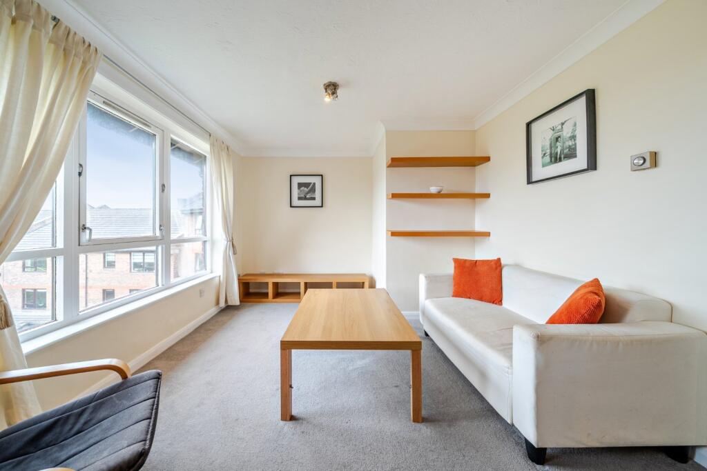 2 bed 1st Floor Flat for rent in Fulham. From Kinleigh Folkard & Hayward - Sales - Fulham and Chelsea