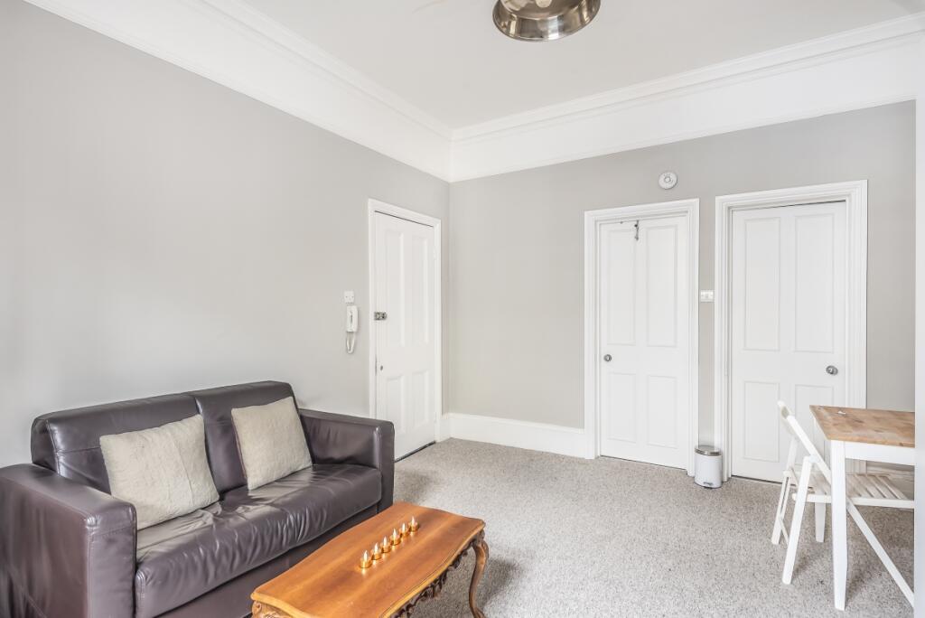 4 bed 1st Floor Flat for rent in Chelsea. From Kinleigh Folkard & Hayward - Sales - Fulham and Chelsea