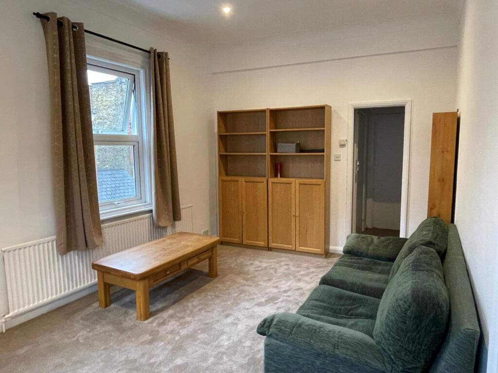 1 bed 1st Floor Flat for rent in Fulham. From Kinleigh Folkard & Hayward - Sales - Fulham and Chelsea 1 bed 1st Floor Flat for rent in Fulham. From Kinleigh Folkard & Hayward - Sales - Fulham and Chelsea