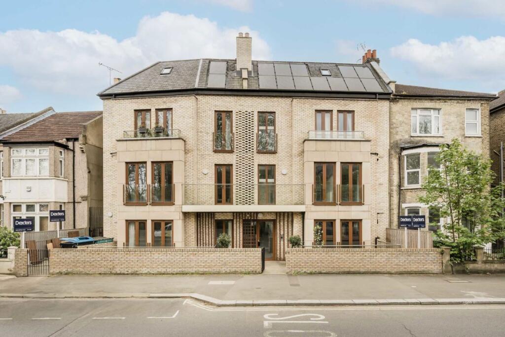 2 bed 1st Floor Flat for rent in Camberwell. From Roy Brooks Lettings Nunhead Estate Agency