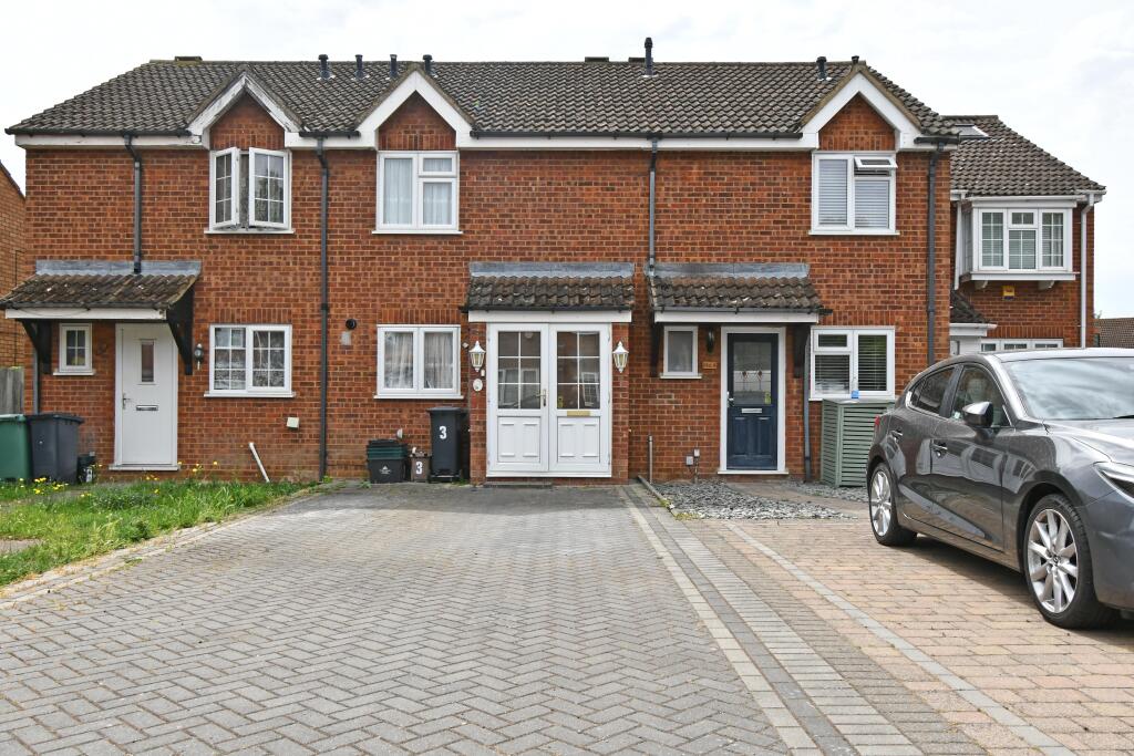 2 bed Mid Terraced House for rent in Wormley West End. From Jean Hennighan Properties - Broxbourne