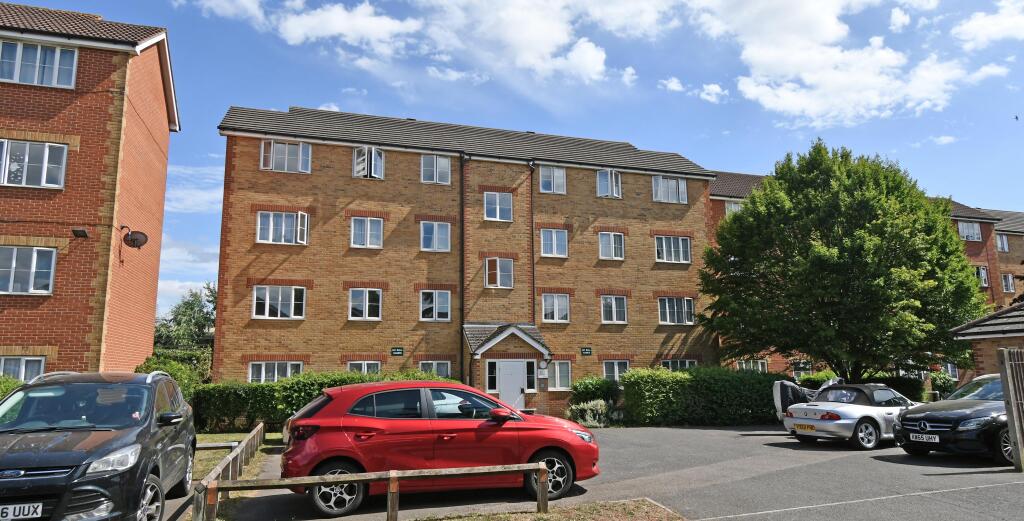 2 bed Apartment for rent in Hoddesdon. From Jean Hennighan Properties - Broxbourne
