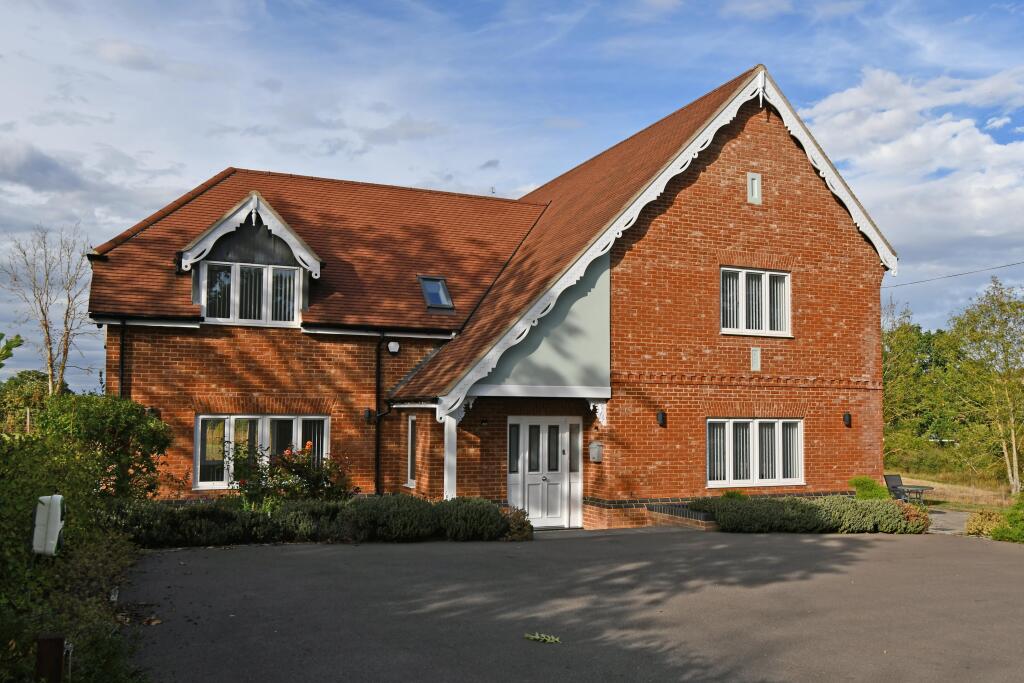 4 bed Detached for rent in Lower Nazeing. From Jean Hennighan Properties - Broxbourne