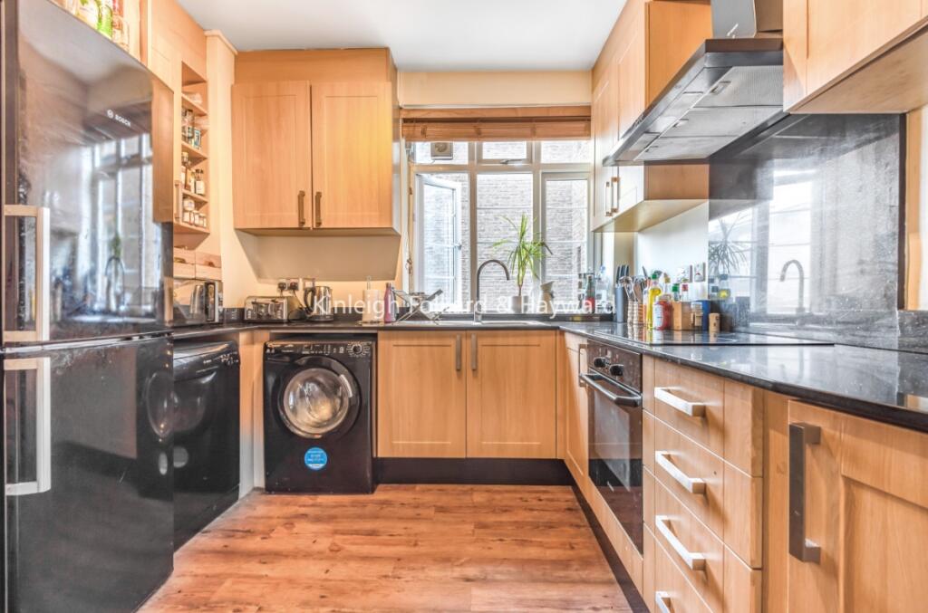 4 bed Flat for rent in Hampstead. From Kinleigh Folkard & Hayward