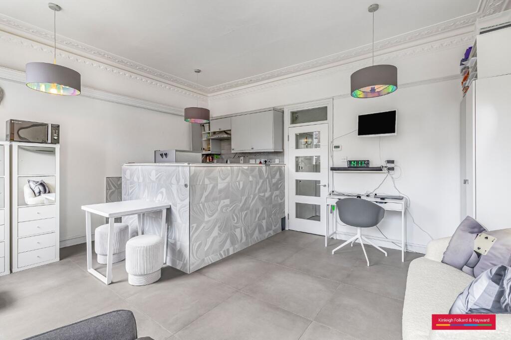 1 bed 1st Floor Flat for rent in London. From Kinleigh Folkard & Hayward - Sales - Belsize Park