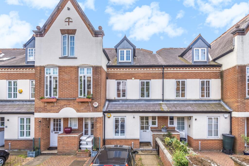 3 bed Detached House for rent in Streatham. From Kinleigh Folkard & Hayward