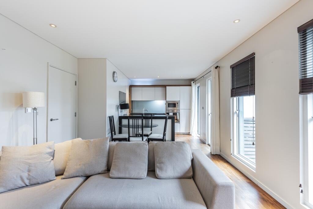 2 bed 1st Floor Flat for rent in London. From Kinleigh Folkard & Hayward - Sales - Balham 2 bed 1st Floor Flat for rent in London. From Kinleigh Folkard & Hayward - Sales - Balham