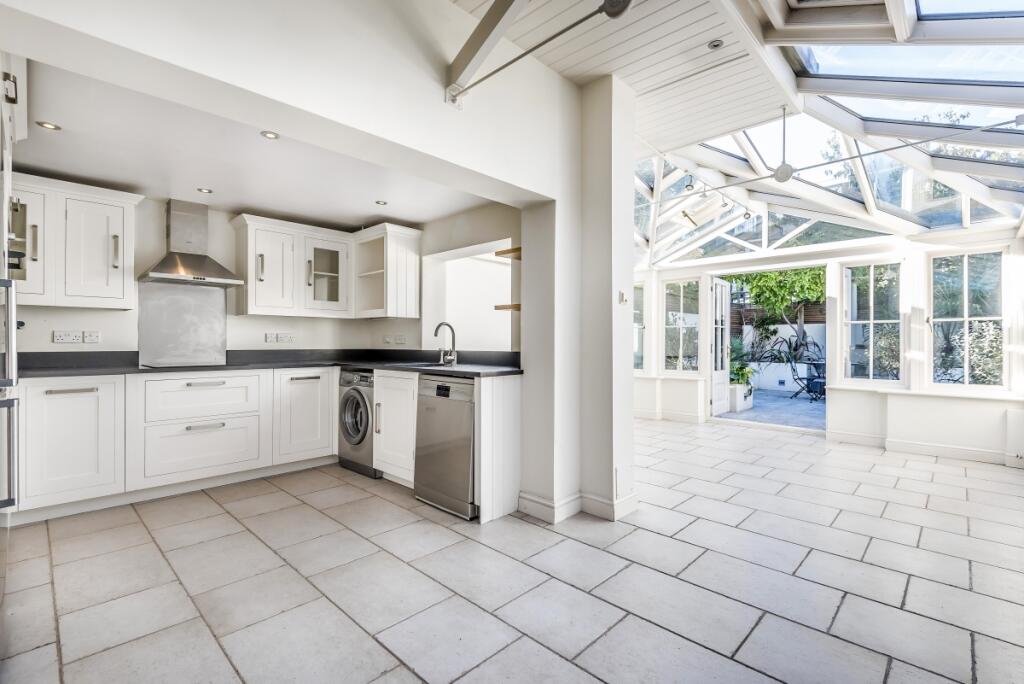 4 bed Detached for rent in Streatham. From Kinleigh Folkard & Hayward - Sales - Balham 4 bed Detached for rent in Streatham. From Kinleigh Folkard & Hayward - Sales - Balham