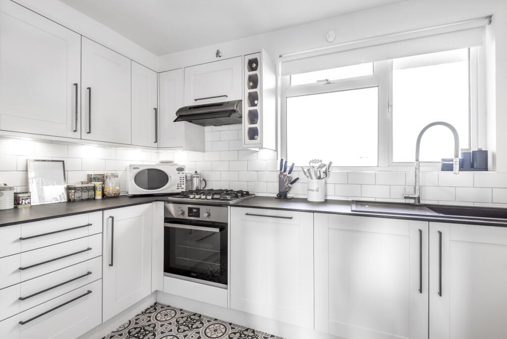 3 bed 1st Floor Flat for rent in London. From Kinleigh Folkard & Hayward - Sales - Balham