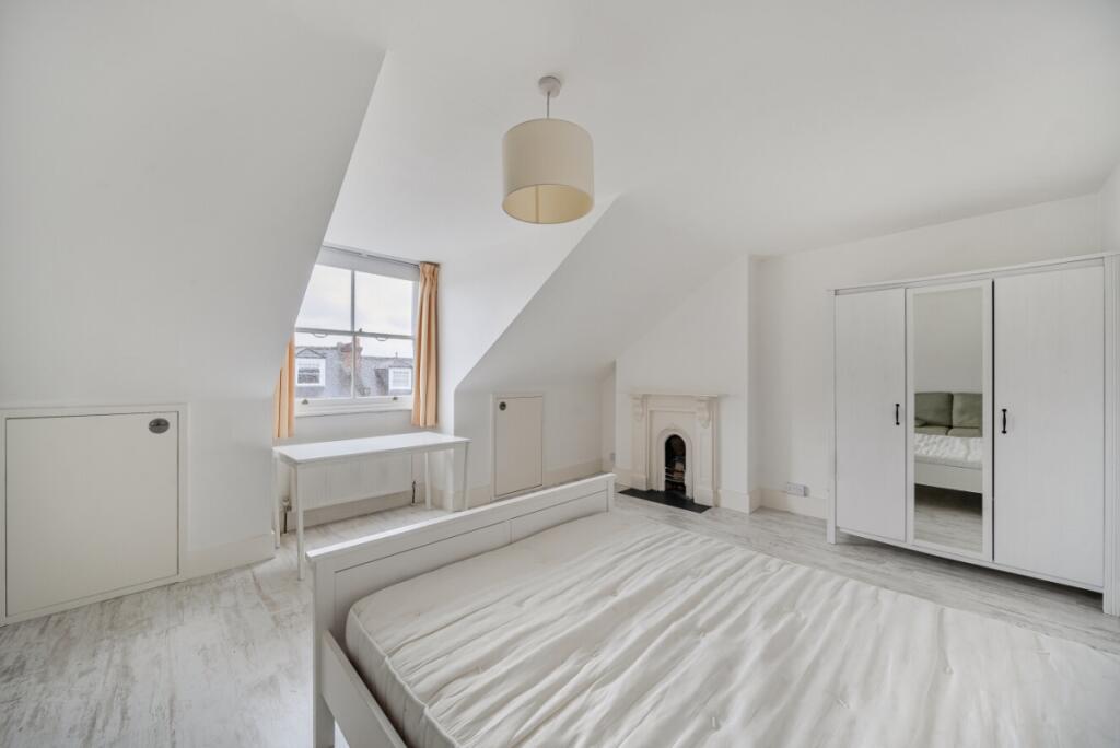3 bed 1st Floor Flat for rent in London. From Kinleigh Folkard & Hayward - Sales - Balham 3 bed 1st Floor Flat for rent in London. From Kinleigh Folkard & Hayward - Sales - Balham