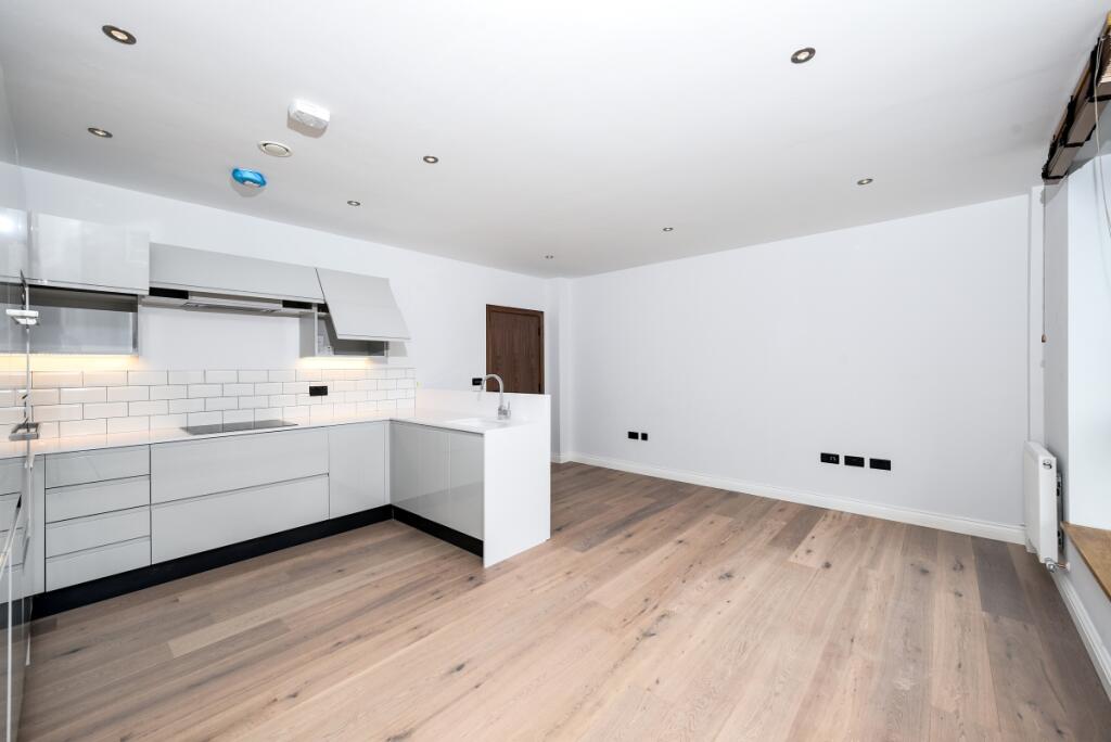 2 bed 1st Floor Flat for rent in London. From Kinleigh Folkard & Hayward - Sales - Balham 2 bed 1st Floor Flat for rent in London. From Kinleigh Folkard & Hayward - Sales - Balham