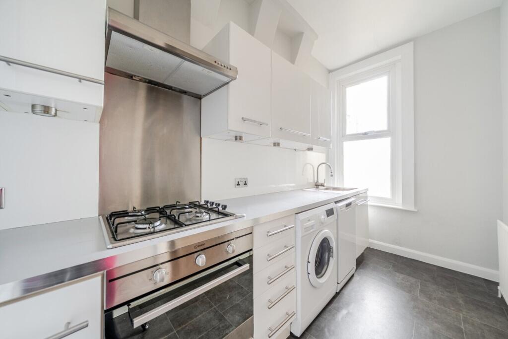 1 bed 1st Floor Flat for rent in Clapham. From Kinleigh Folkard & Hayward - Sales - Balham
