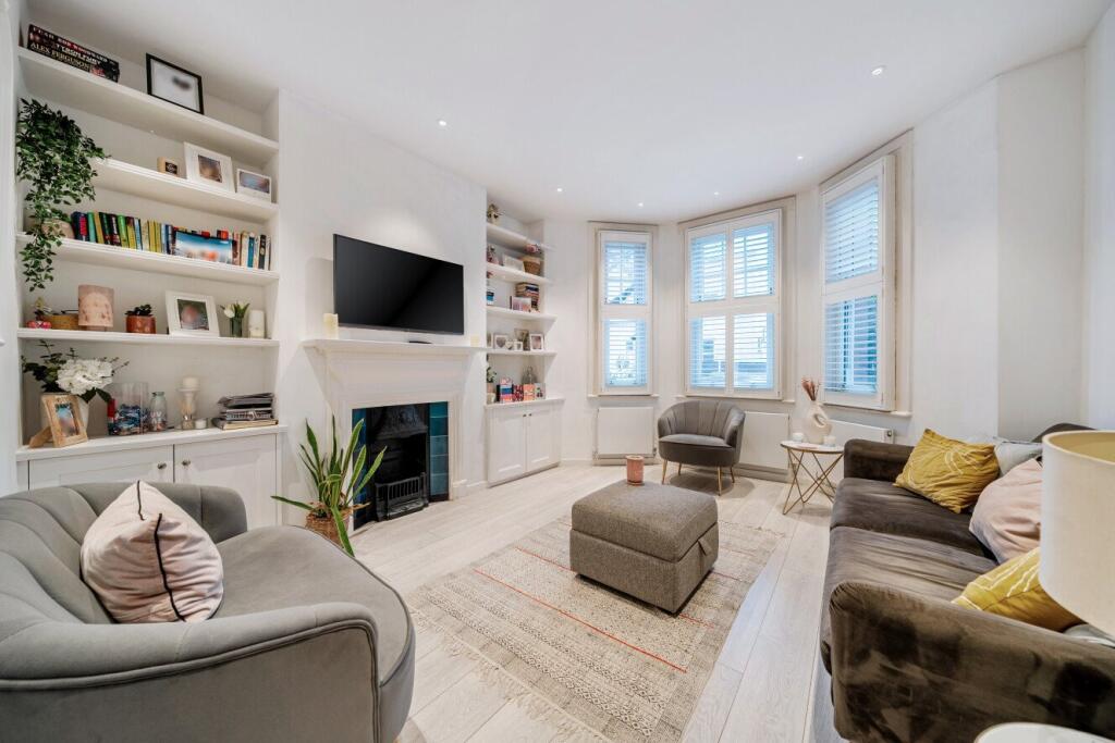 2 bed 1st Floor Flat for rent in Streatham. From Kinleigh Folkard & Hayward - Sales - Balham 2 bed 1st Floor Flat for rent in Streatham. From Kinleigh Folkard & Hayward - Sales - Balham