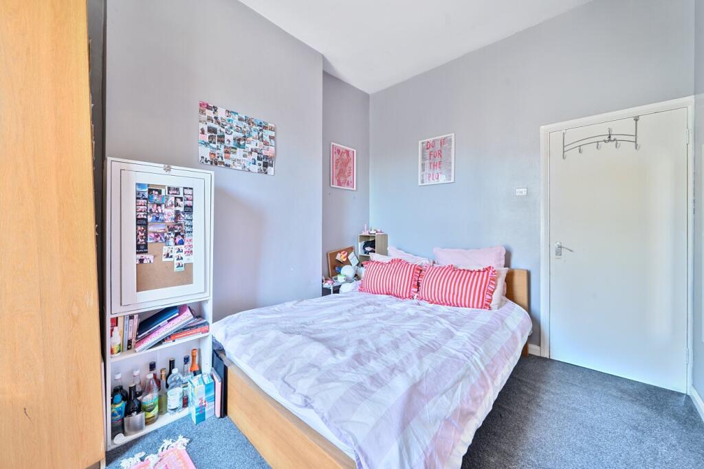 4 bed 1st Floor Flat for rent in Clapham. From Kinleigh Folkard & Hayward - Sales - Balham