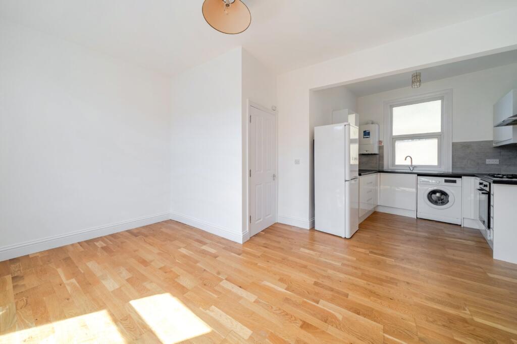 1 bed 1st Floor Flat for rent in Streatham. From Kinleigh Folkard & Hayward - Sales - Balham