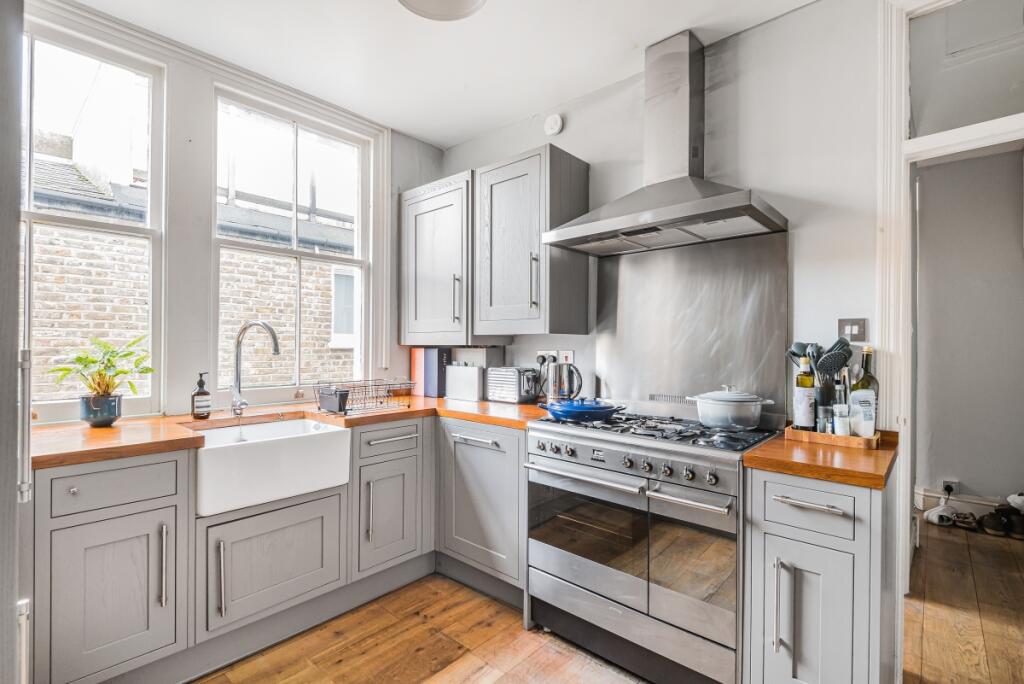 2 bed Annexe for rent in Clapham. From Kinleigh Folkard & Hayward - Sales - Balham 2 bed Annexe for rent in Clapham. From Kinleigh Folkard & Hayward - Sales - Balham