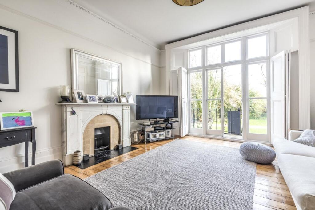 3 bed 1st Floor Flat for rent in Streatham. From Kinleigh Folkard & Hayward - Sales - Balham