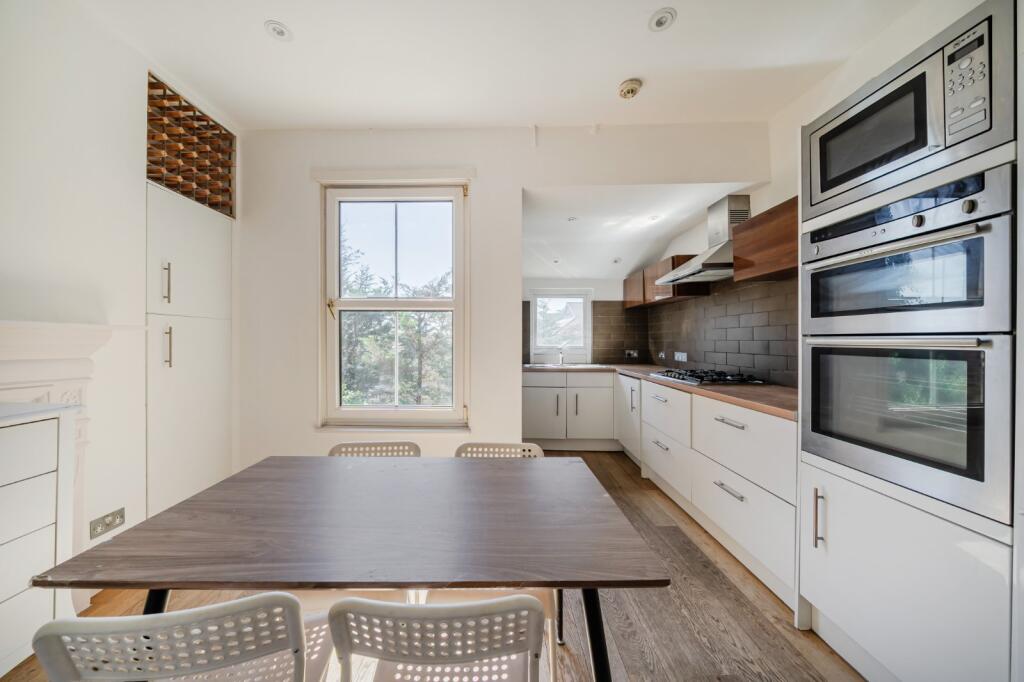 3 bed 1st Floor Flat for rent in London. From Kinleigh Folkard & Hayward - Sales - Balham
