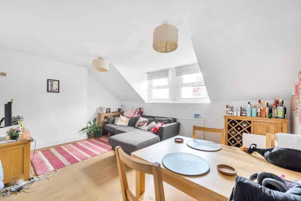 2 bed 1st Floor Flat for rent in London. From Kinleigh Folkard & Hayward - Sales - Balham