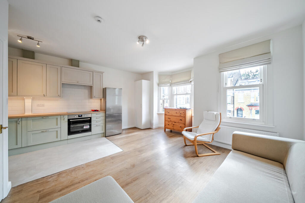 1 bed 1st Floor Flat for rent in Clapham. From Kinleigh Folkard & Hayward - Sales - Balham