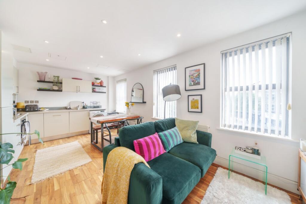 1 bed 1st Floor Flat for rent in Streatham. From Kinleigh Folkard & Hayward - Sales - Balham