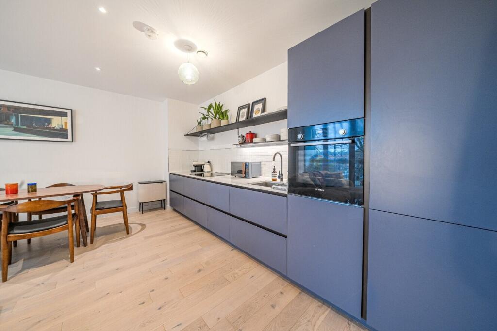 2 bed 1st Floor Flat for rent in Streatham. From Kinleigh Folkard & Hayward - Sales - Balham 2 bed 1st Floor Flat for rent in Streatham. From Kinleigh Folkard & Hayward - Sales - Balham