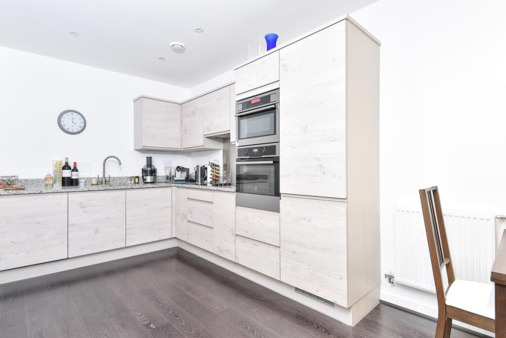 1 bed 1st Floor Flat for rent in London. From Kinleigh Folkard & Hayward - Sales - Balham