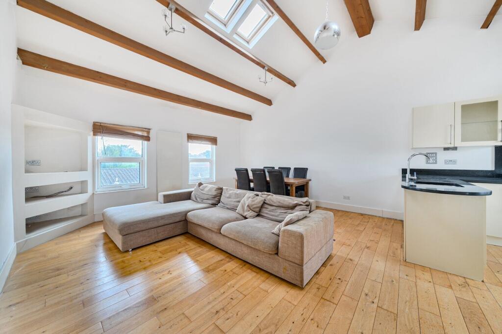 2 bed 1st Floor Flat for rent in London. From Kinleigh Folkard & Hayward - Sales - Balham 2 bed 1st Floor Flat for rent in London. From Kinleigh Folkard & Hayward - Sales - Balham