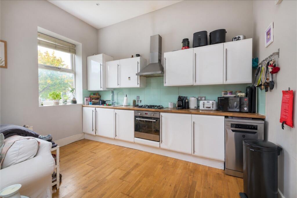 1 bed 1st Floor Flat for rent in London. From Kinleigh Folkard & Hayward - Sales - Balham
