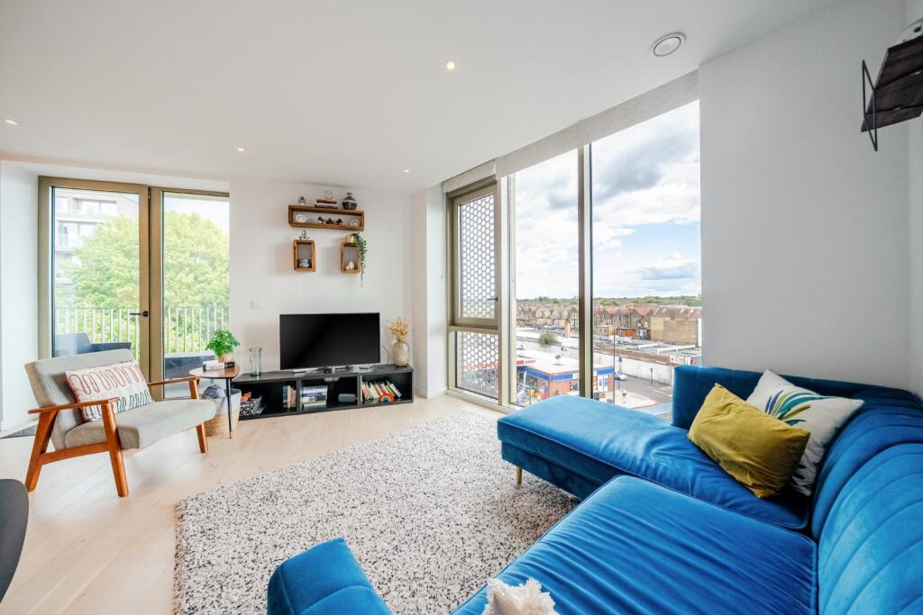 3 bed 1st Floor Flat for rent in Streatham. From Kinleigh Folkard & Hayward - Sales - Balham