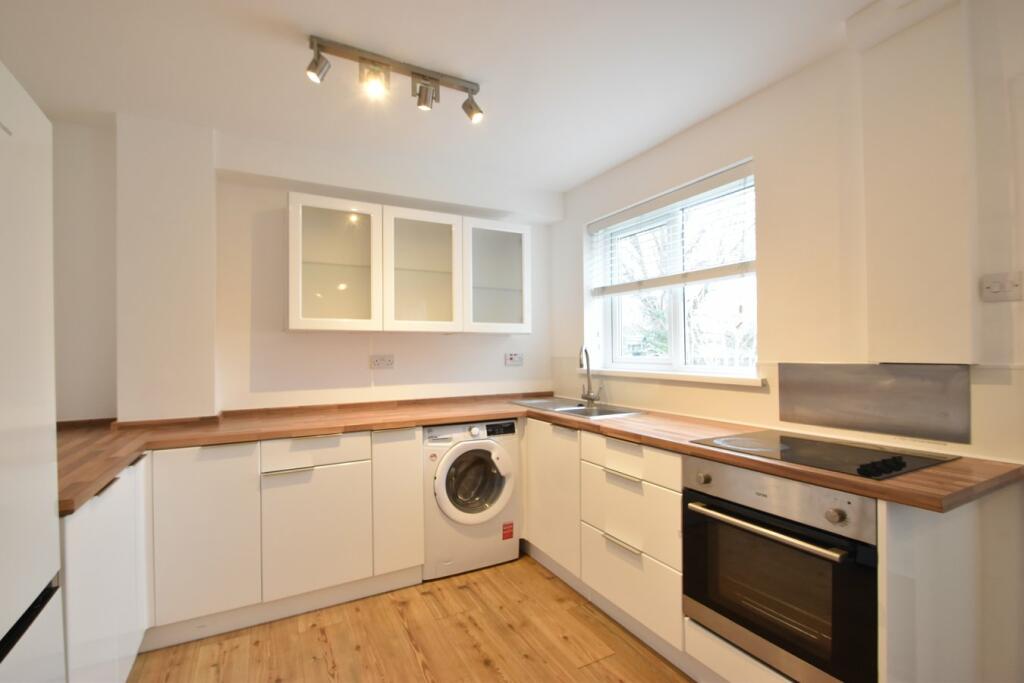 3 bed Duplex for rent in Weybridge. From Martin Flashman and Co