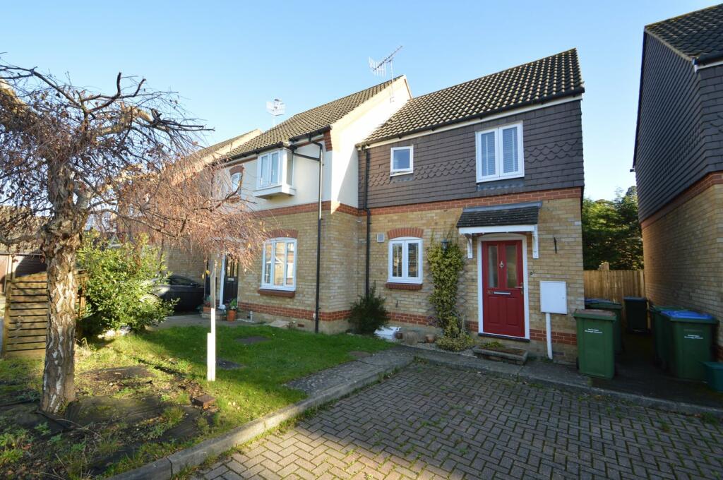 2 bed End Terraced House for rent in Weybridge. From Martin Flashman and Co