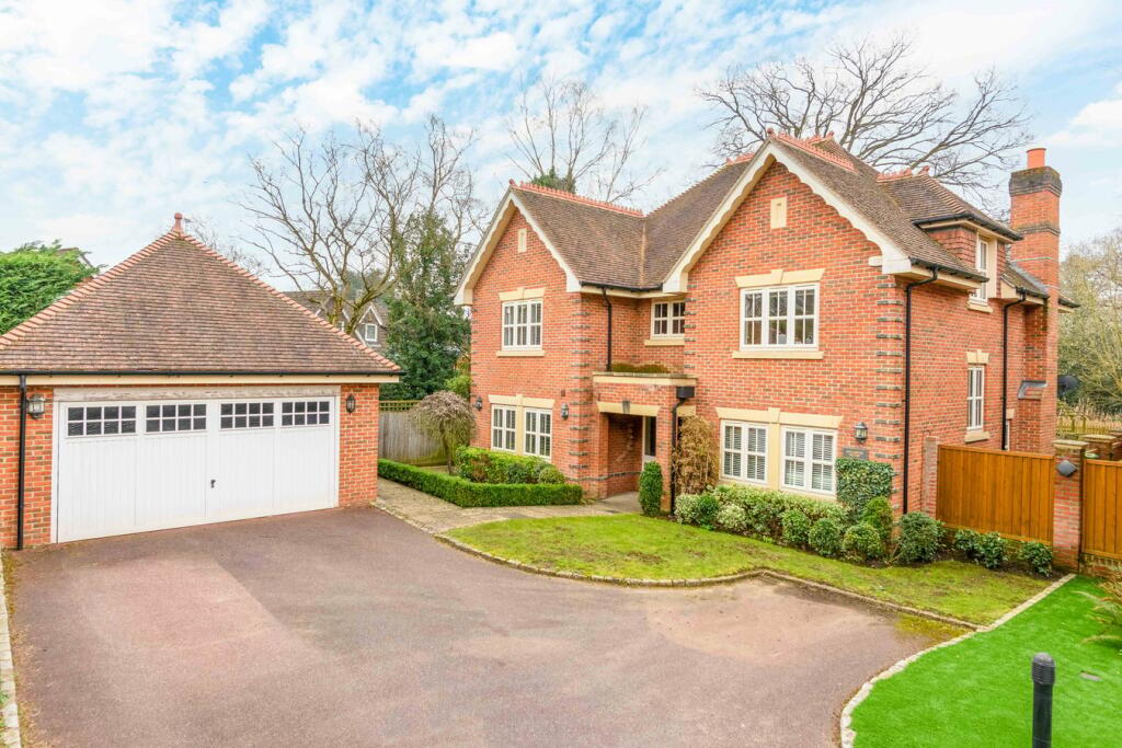 5 bed Detached House for rent in Woking. From Martin Flashman and Co