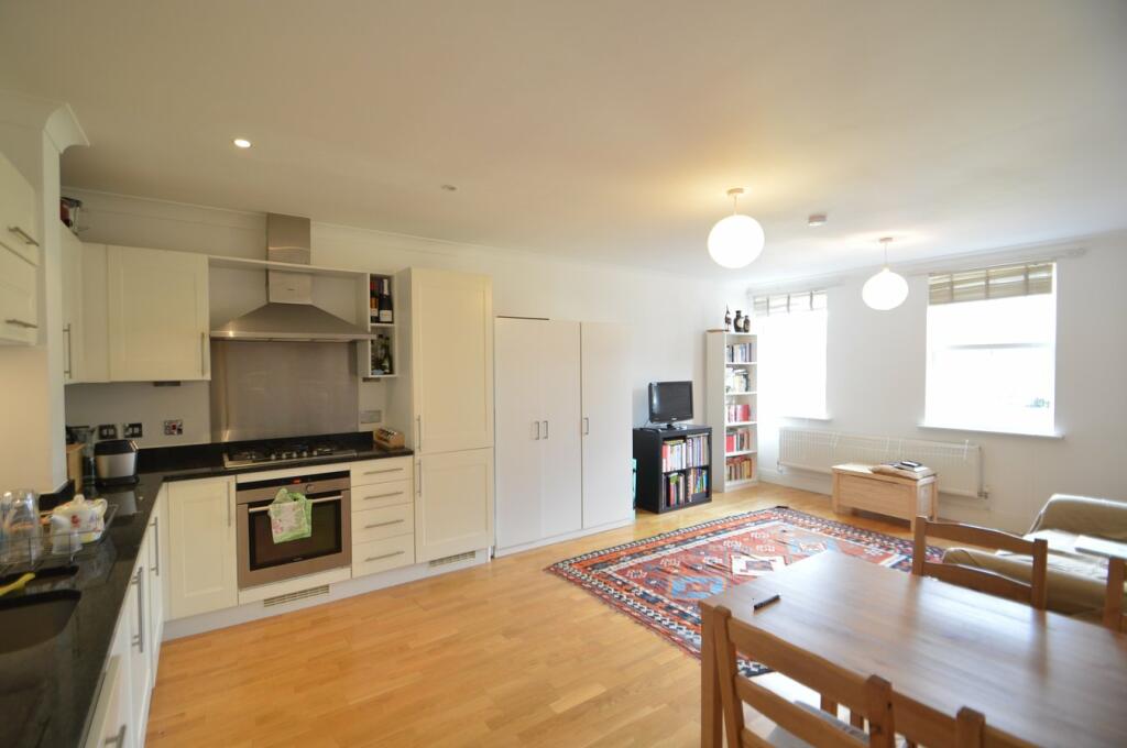 1 bed Apartment for rent in Weybridge. From Martin Flashman and Co