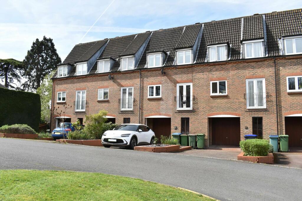 4 bed Town House for rent in Weybridge. From Martin Flashman and Co