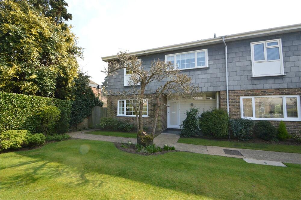 3 bed End Terraced House for rent in Weybridge. From Martin Flashman and Co
