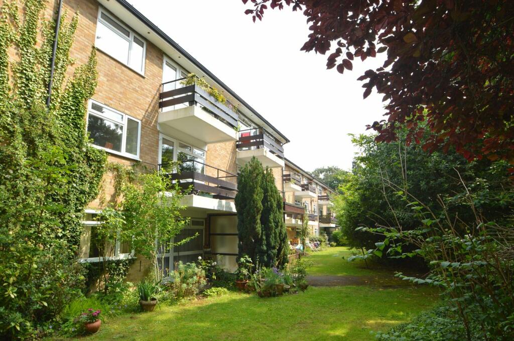 2 bed Apartment for rent in Weybridge. From Martin Flashman and Co
