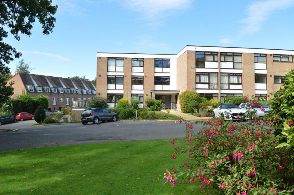 2 bed Flat for rent in Weybridge. From Martin Flashman and Co