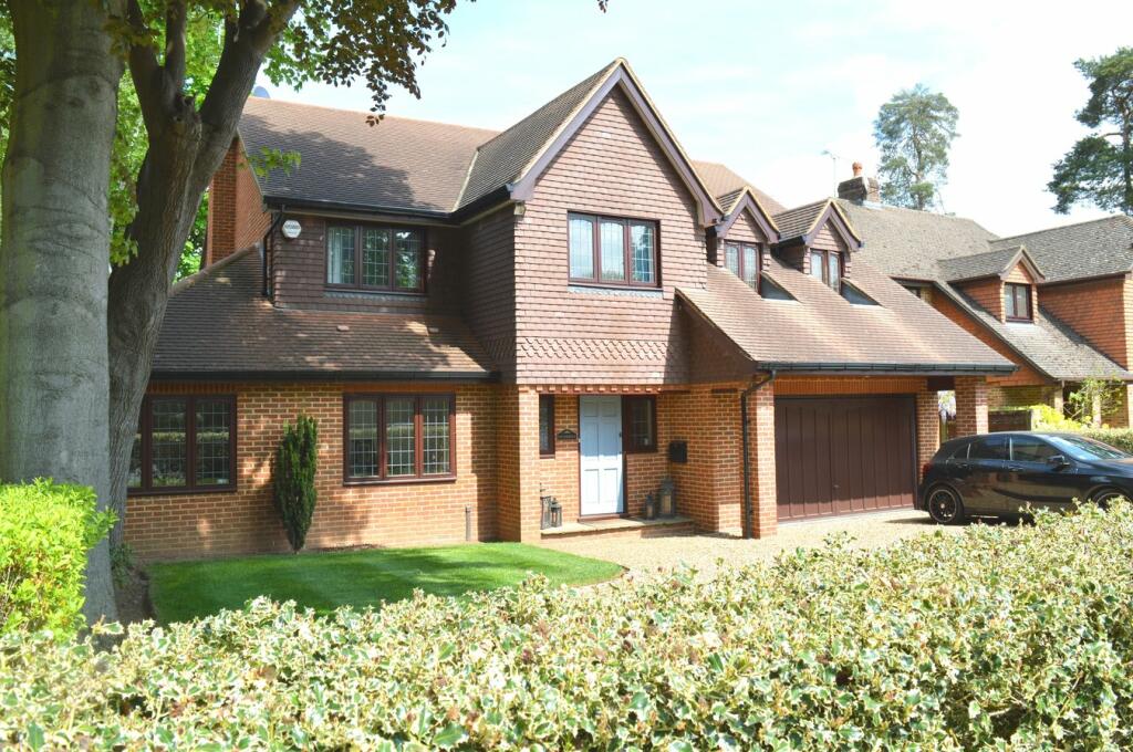 5 bed Detached House for rent in Weybridge. From Martin Flashman and Co