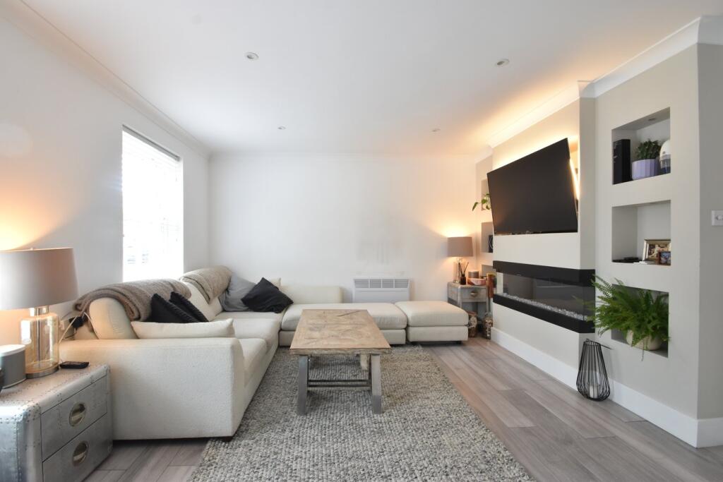 2 bed Apartment for rent in Weybridge. From Martin Flashman & Co. - Weybridge