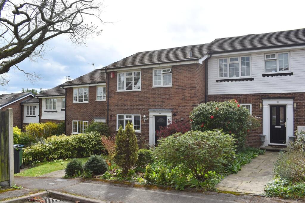 3 bed Detached for rent in Weybridge. From Martin Flashman & Co. - Weybridge