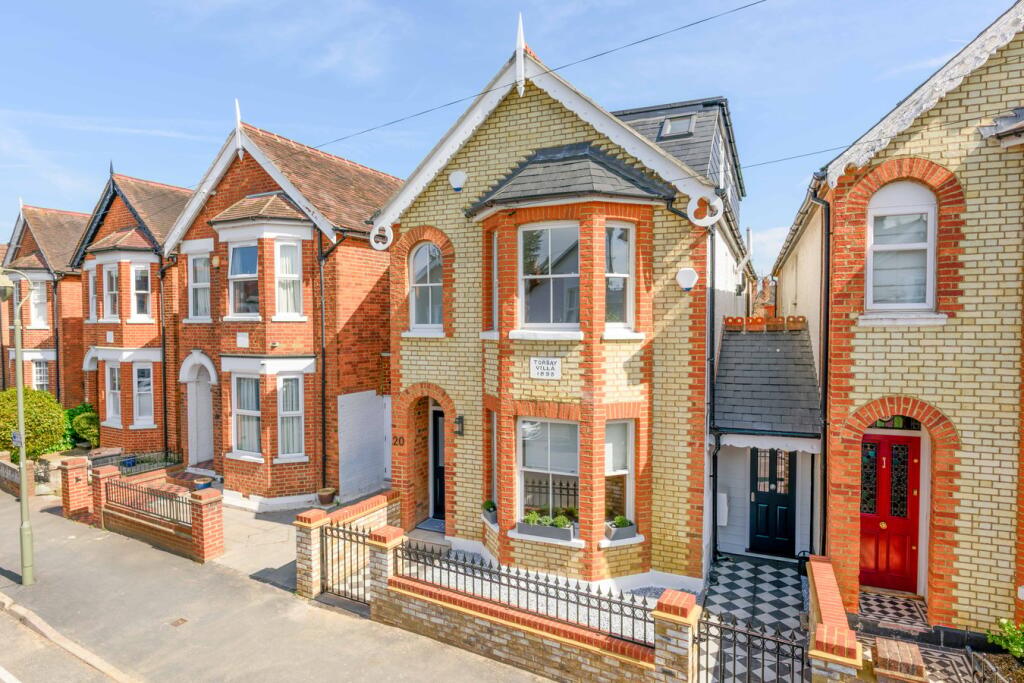 6 bed Detached for rent in Weybridge. From Martin Flashman & Co. - Weybridge